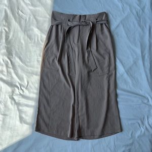 Pink capri dress pants - M